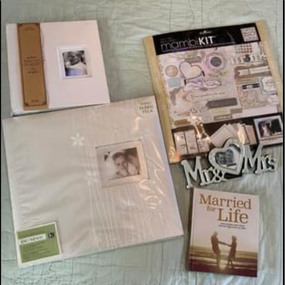 Wedding scrapbook & accessories